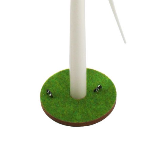 Windanlagen Standmodell mit grüner Wiese und Kuh